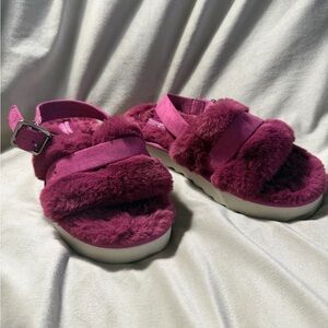 Koolaburra Fuzzy Magenta Slippers